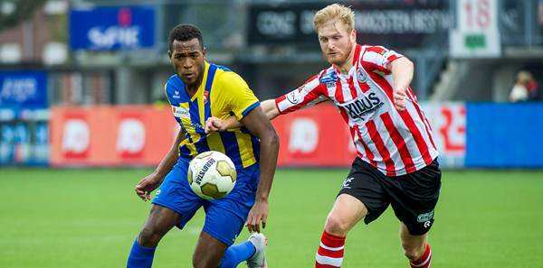 她在三分线 她在三分线